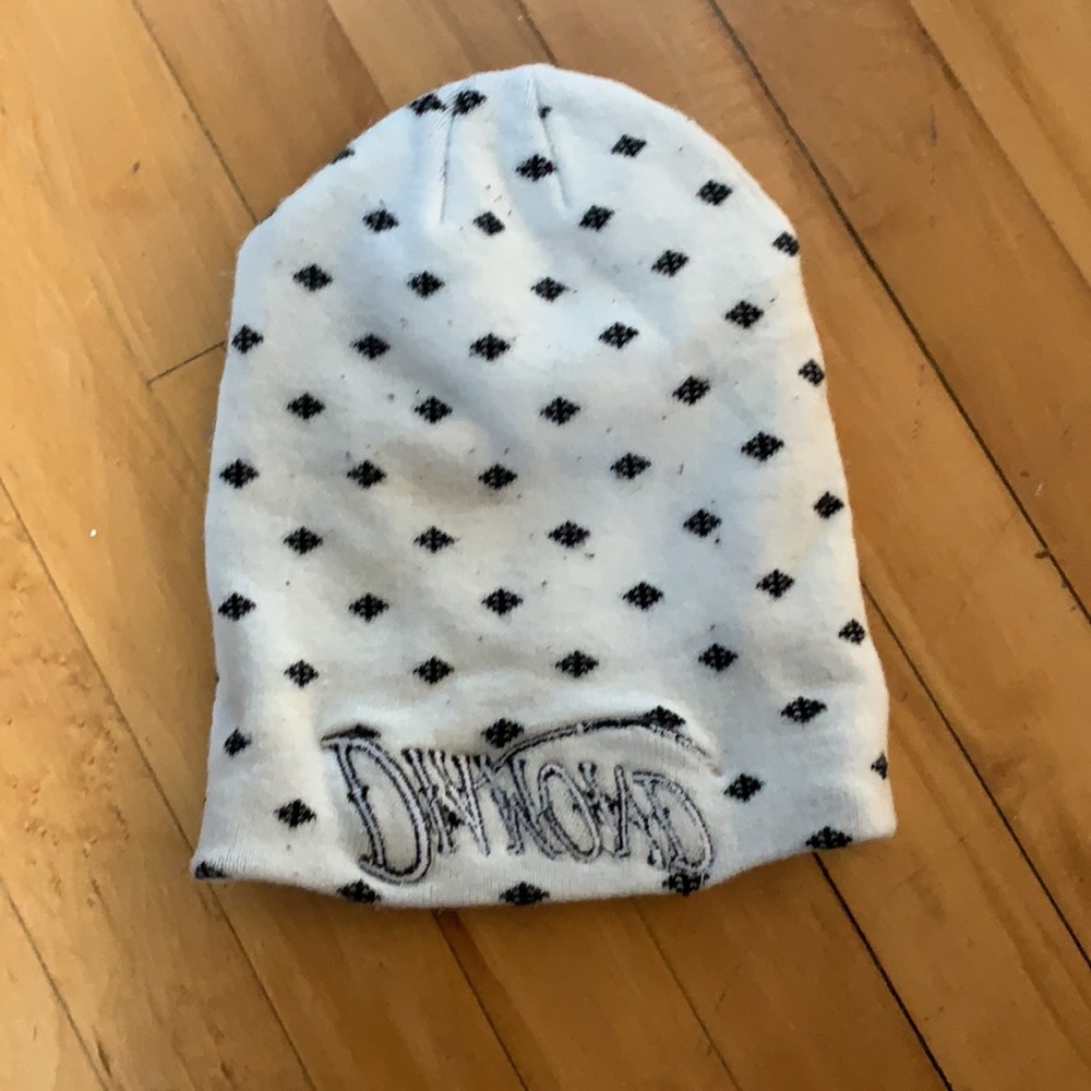 Diamond white and black beanie toque - Picture 6 of 6